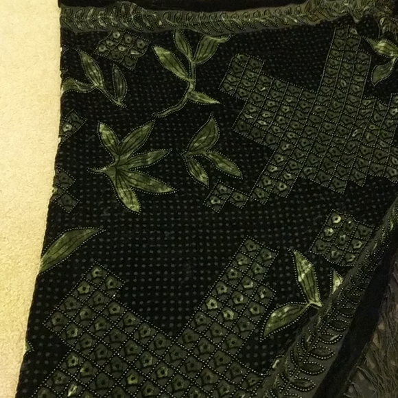 Julian Imports shear black and green wrap - Picture 2 of 2